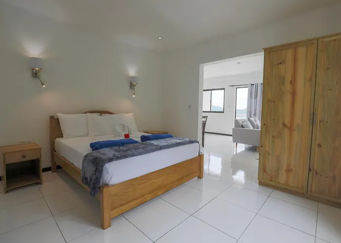 Jolie View Self Catering *