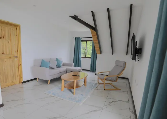 Jolie View Self Catering Apartment *